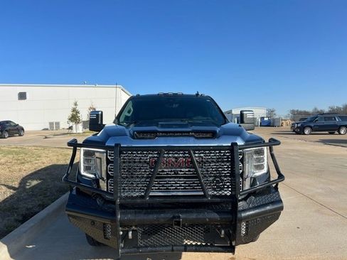 Used 2021 GMC Sierra 2500 Denali w/ Denali Black Diamond Edition image 2