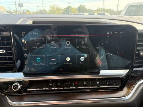 Used 2024 GMC Sierra 1500 SLT image 16