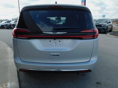 New 2026 Chrysler Pacifica Select image 8