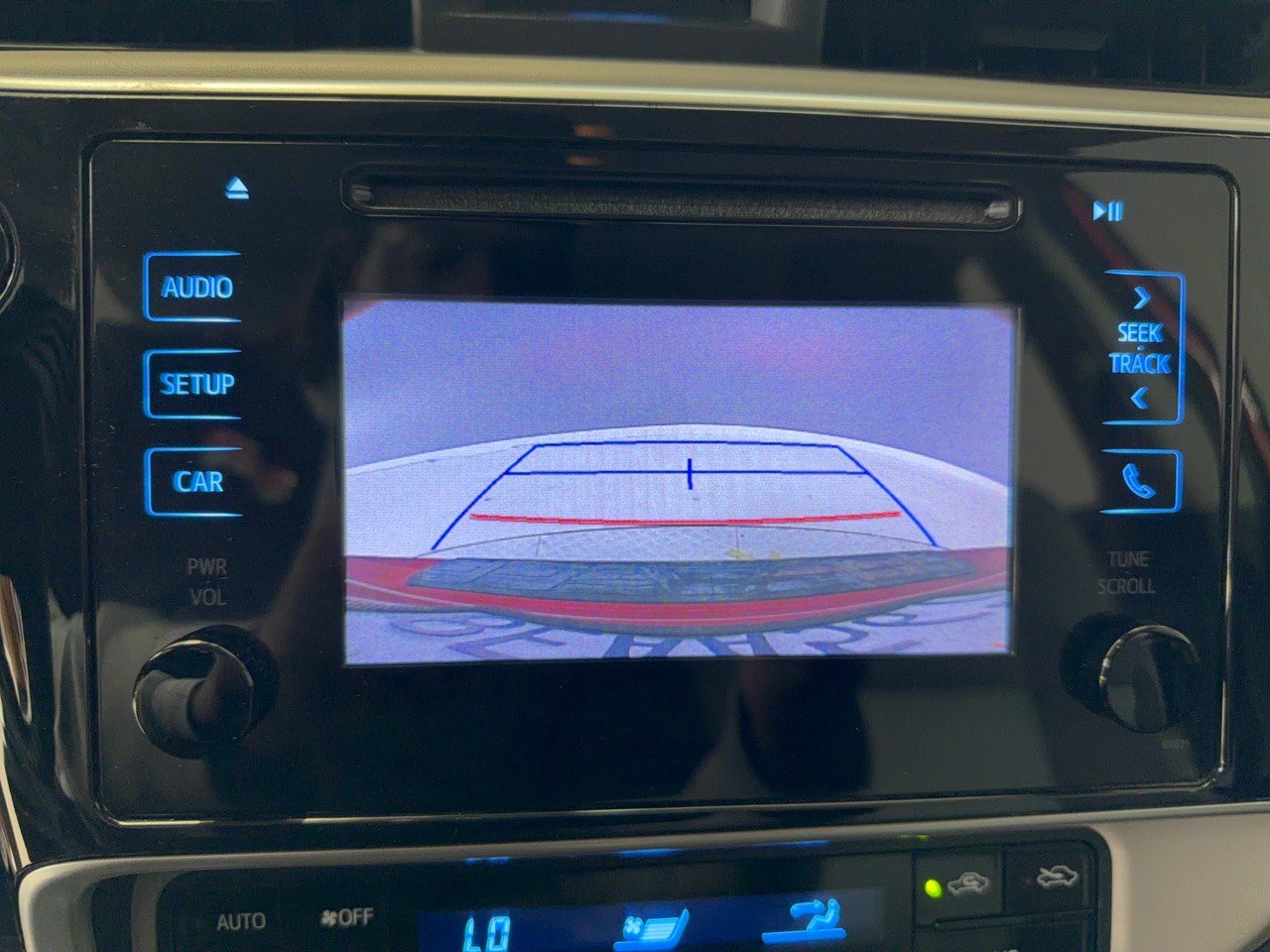Used 2018 Toyota Corolla LE w/ Carpet Mat Package (TMS) FWD image 24