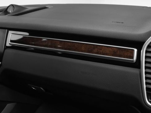Certified 2023 Porsche Cayenne AWD/4WD image 23