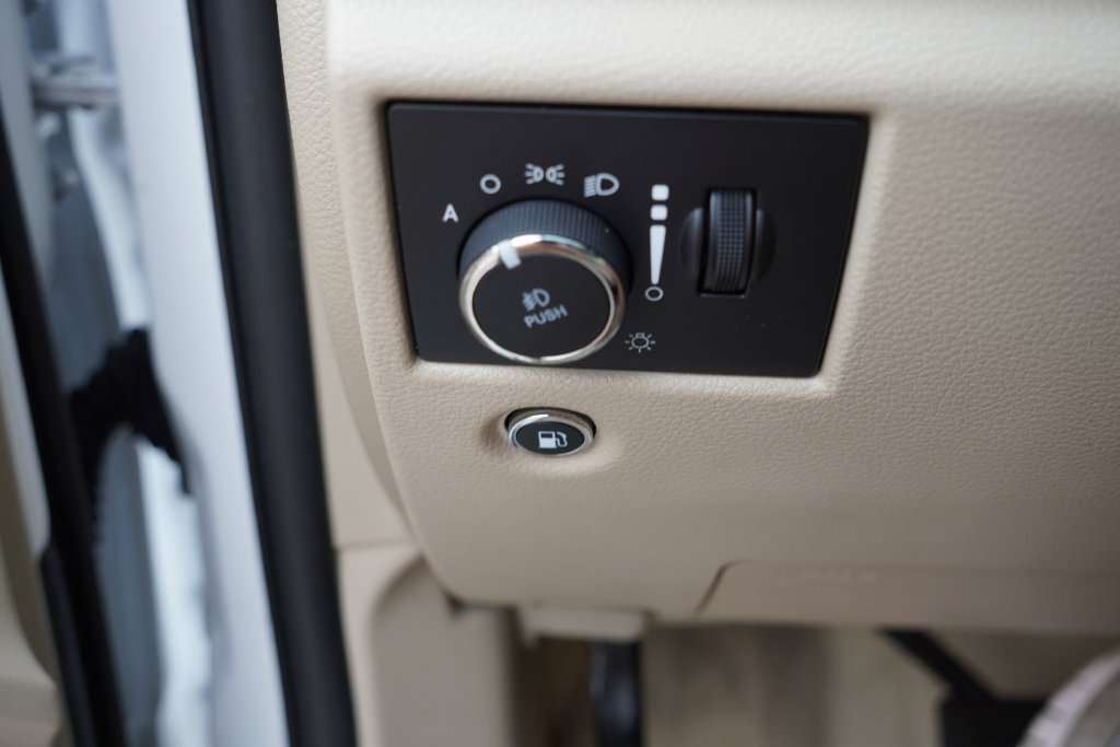 Certified 2021 Jeep Grand Cherokee Overland AWD/4WD image 27