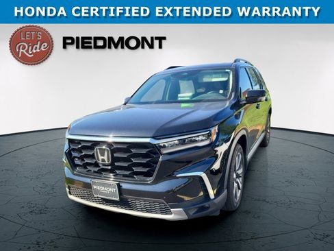 Used 2025 Honda Pilot Touring image 1