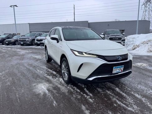 Used 2021 Toyota Venza image 1