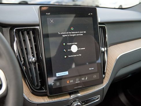 New 2026 Volvo XC60 B5 Plus w/ Protection Package Premier image 15