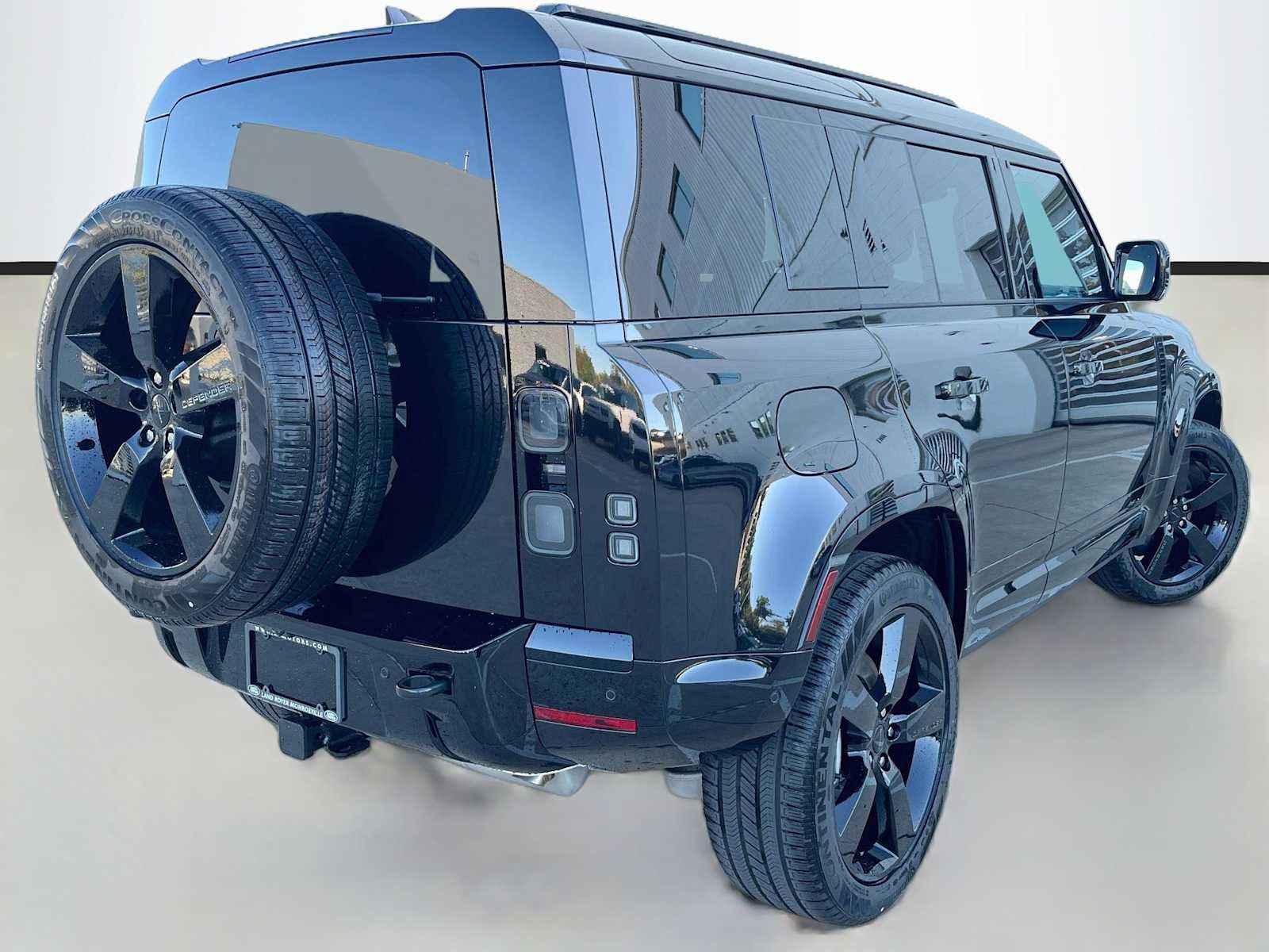 New 2026 Land Rover Defender 110 X-Dynamic SE AWD/4WD image 3