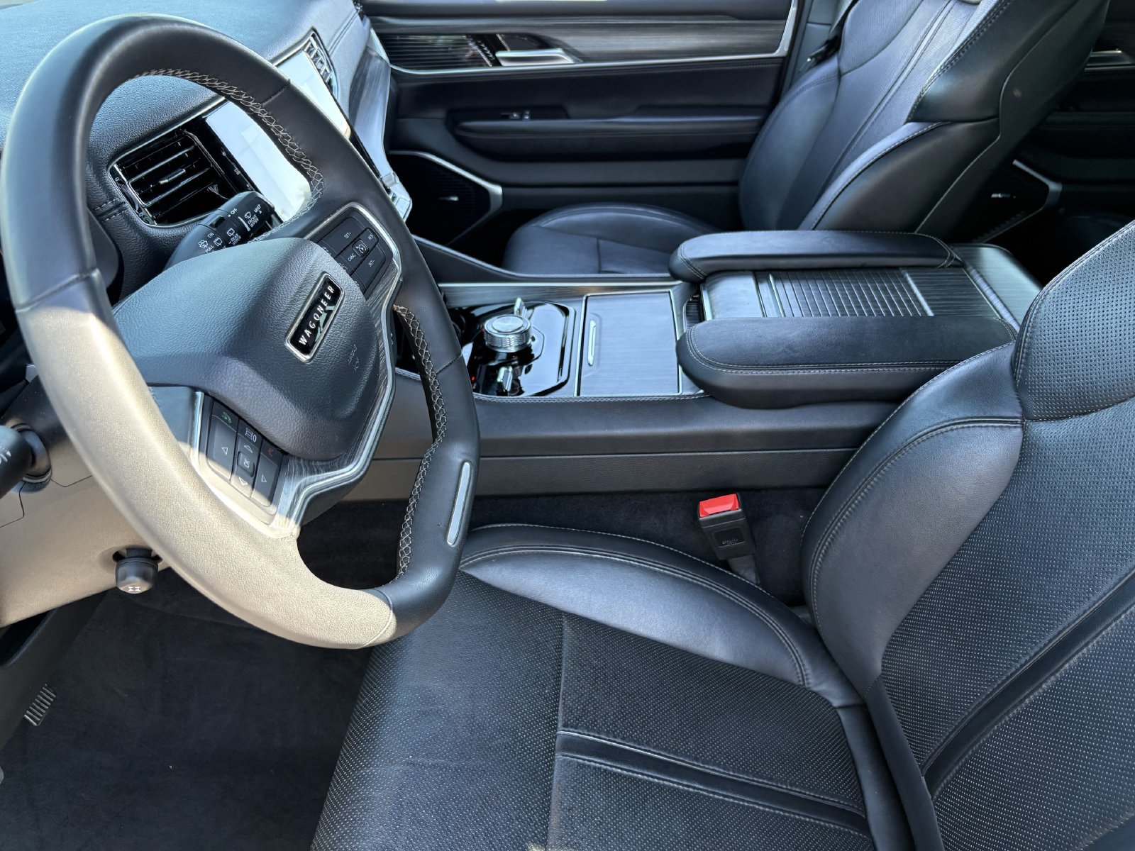 Used 2024 Jeep Wagoneer L Series III w/ Flexible Seating Group AWD/4WD image 22