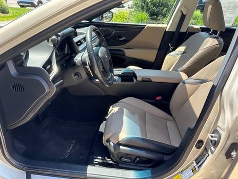 Used 2020 Lexus ES 350 w/ Luxury Package FWD image 25
