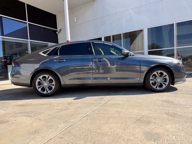Used 2024 Honda Accord EX image 2