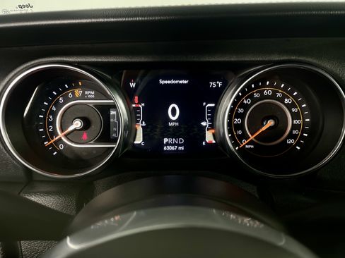 Used 2018 Jeep Wrangler Unlimited Sahara AWD/4WD image 15
