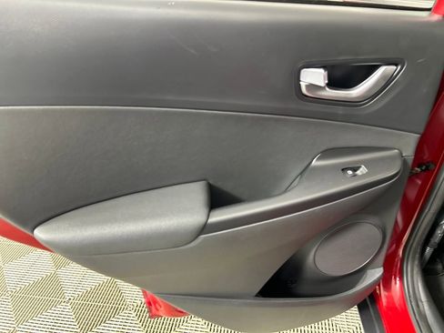 Used 2022 Hyundai Kona Limited AWD/4WD image 16