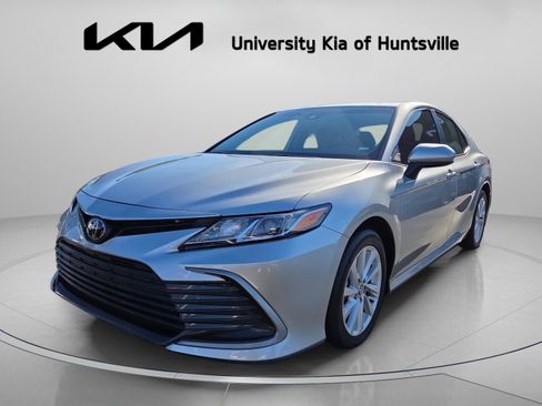 Used 2024 Toyota Camry LE image 3
