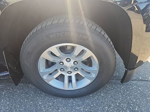 Used 2019 Chevrolet Suburban LT image 9