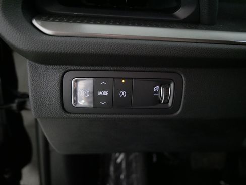 Used 2025 Chevrolet Traverse LT image 26