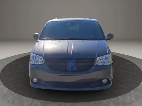 Used 2019 Dodge Grand Caravan SE FWD image 3