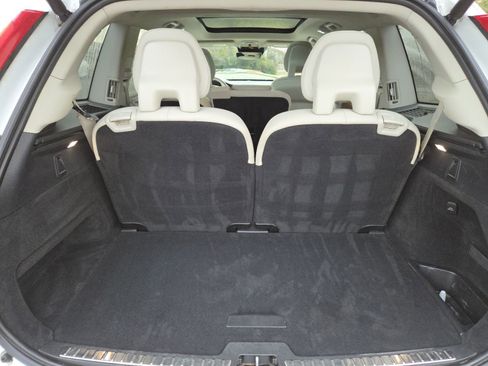 Used 2022 Volvo XC90 T5 Momentum w/ Advanced Package image 23