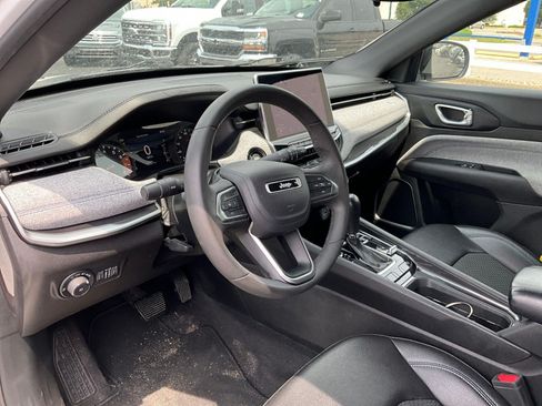 Used 2024 Jeep Compass Latitude AWD/4WD image 16