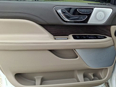 Certified 2024 Lincoln Navigator Reserve AWD/4WD image 11
