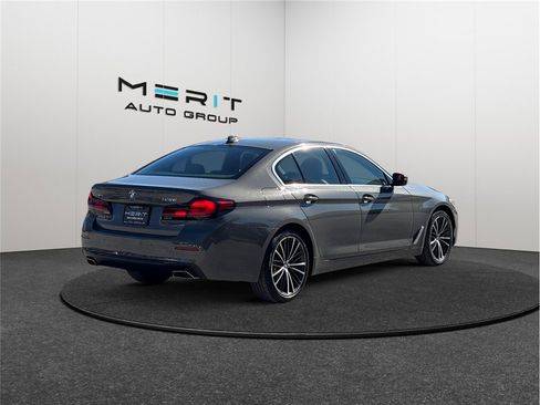 Used 2021 BMW 530i xDrive w/ Premium Package image 9