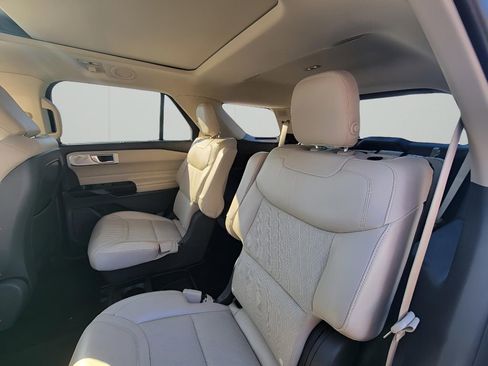 Used 2020 Ford Explorer Platinum w/ Premium Technology Package image 25