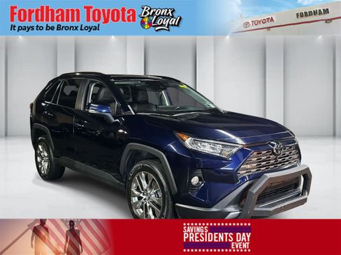 Used 2020 Toyota RAV4 Limited image 1