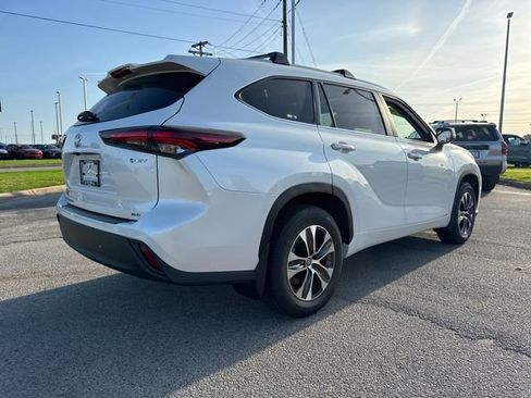 New 2026 Toyota Highlander XLE image 7