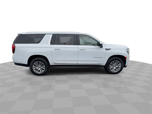 Used 2022 GMC Yukon XL Denali image 9