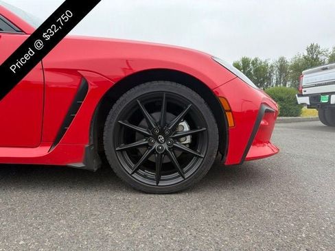 Used 2023 Toyota GR86 Premium RWD image 4