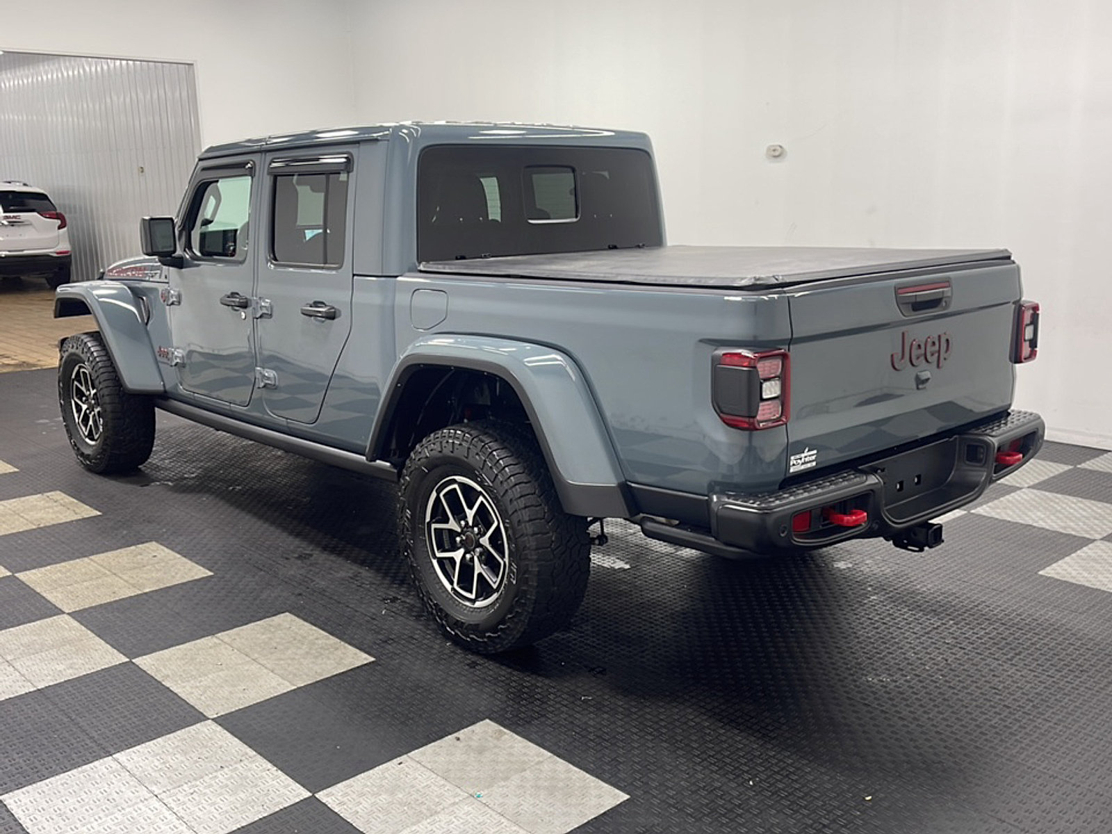 Used 2024 Jeep Gladiator Rubicon AWD/4WD image 17