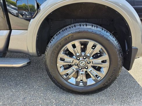 Used 2018 Nissan Titan Platinum Reserve w/ Platinum Utility Package AWD/4WD image 9