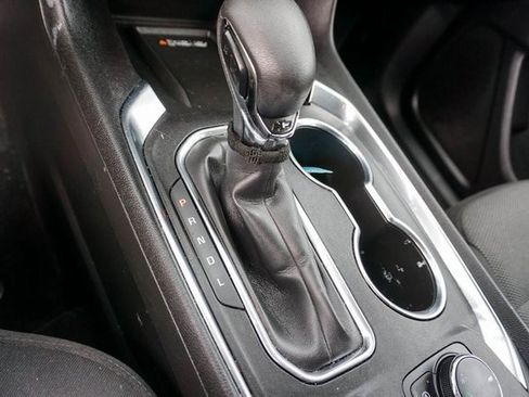 Used 2022 Chevrolet Traverse LT image 17