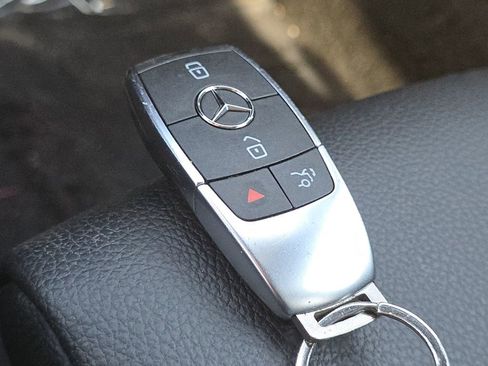 Used 2024 Mercedes-Benz GLB 250 4MATIC image 26