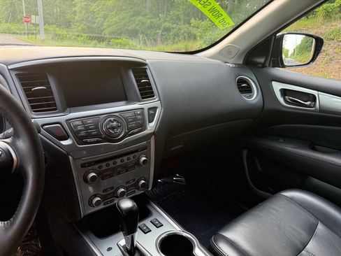 Used 2017 Nissan Pathfinder SL w/ SL Premium Package FWD image 12