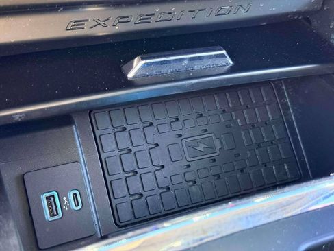 Used 2024 Ford Expedition XLT AWD/4WD image 28