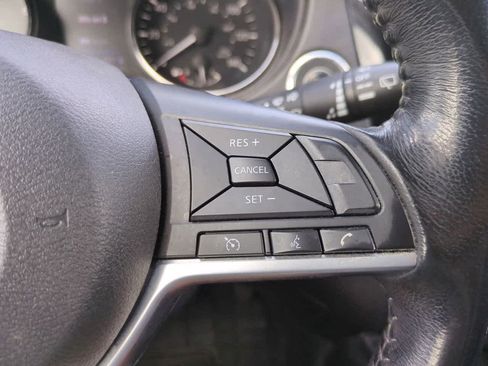 Used 2018 Nissan Rogue SV FWD image 21