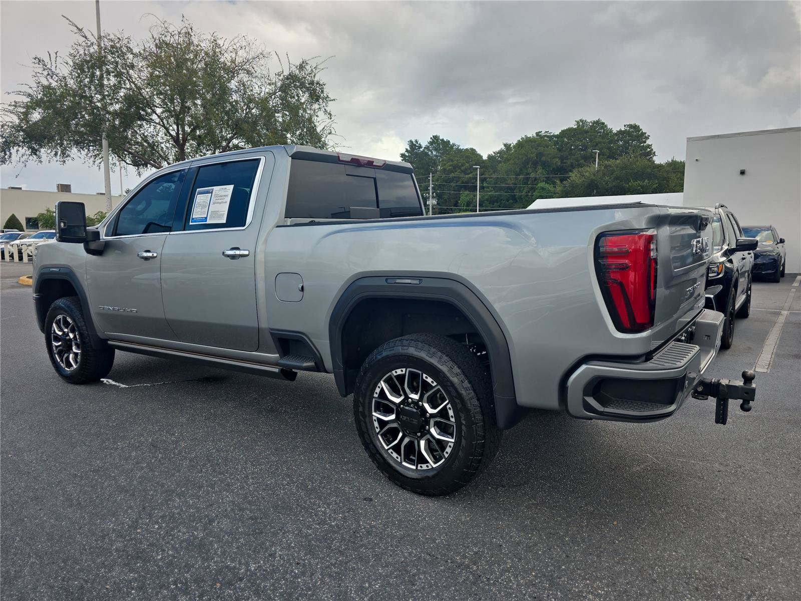 Used 2024 GMC Sierra 3500 Denali Ultimate AWD/4WD image 7