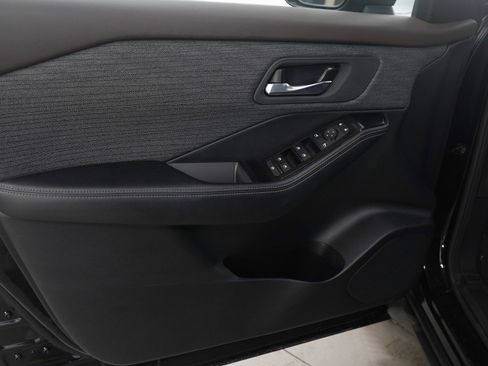 Used 2022 Nissan Rogue SV AWD/4WD image 17