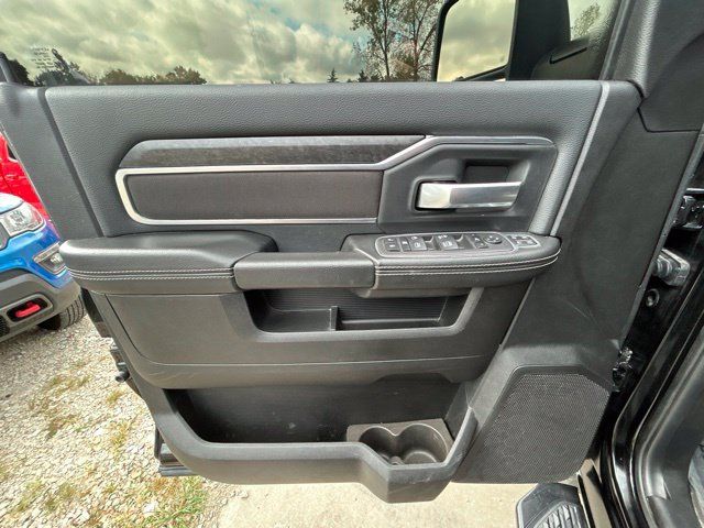 Used 2024 RAM 3500 Big Horn w/ Night Edition AWD/4WD image 19