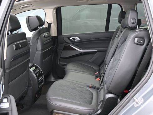 Used 2025 BMW X7 xDrive40i AWD/4WD image 31