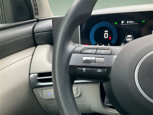 Certified 2025 Hyundai Tucson SE image 27