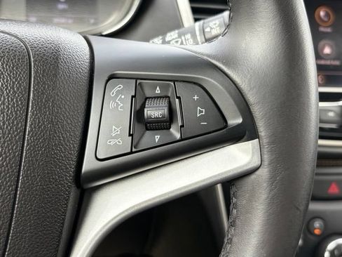 Used 2020 Chevrolet Trax LT AWD/4WD image 21