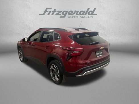 Used 2024 Chevrolet Trax LT FWD image 3