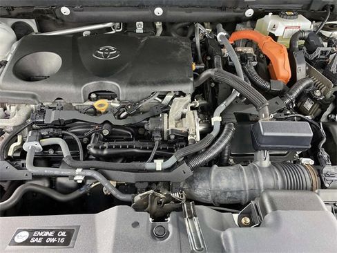 Used 2021 Toyota RAV4 XLE w/ Convenience Package image 32