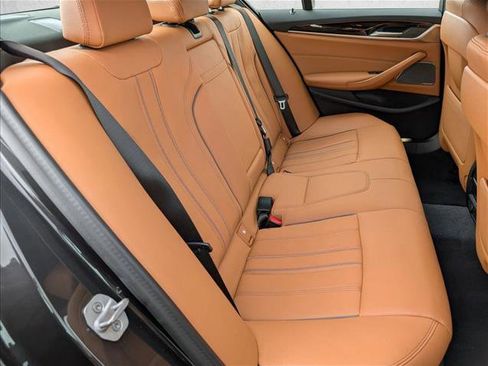 Used 2023 BMW 540i w/ Premium Package image 21