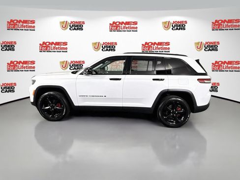 Used 2023 Jeep Grand Cherokee Altitude AWD/4WD image 14