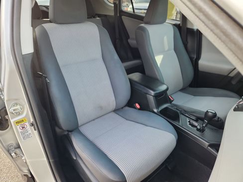 Used 2014 Toyota RAV4 LE image 17
