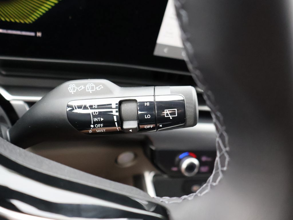 New 2025 Kia Carnival FWD image 36