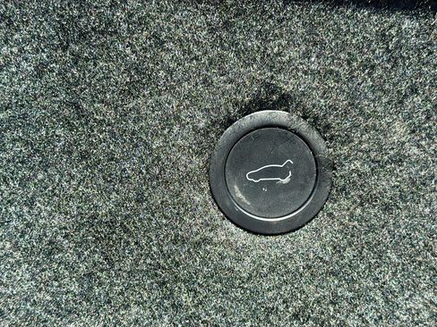 Used 2024 Tesla Model S image 12