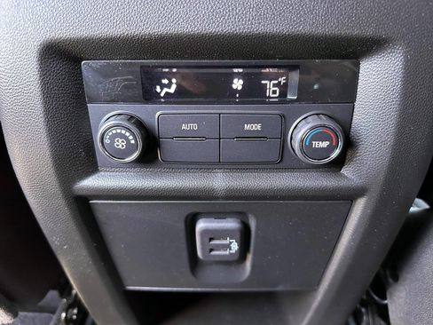Used 2023 Chevrolet Traverse LT AWD/4WD image 14