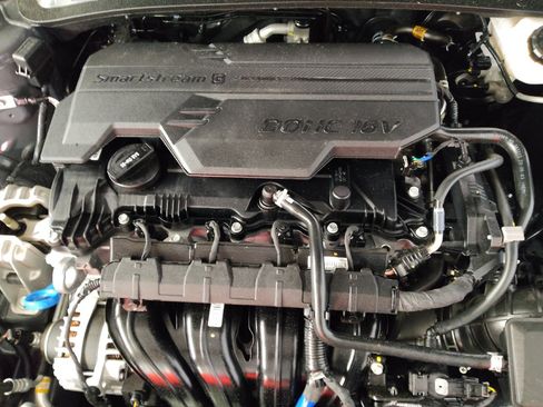 Used 2025 Hyundai Elantra Sport FWD image 30